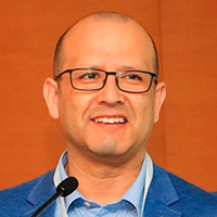 Dr.  Fernando Aranda