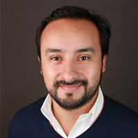 Dr. Carlos Ruíz